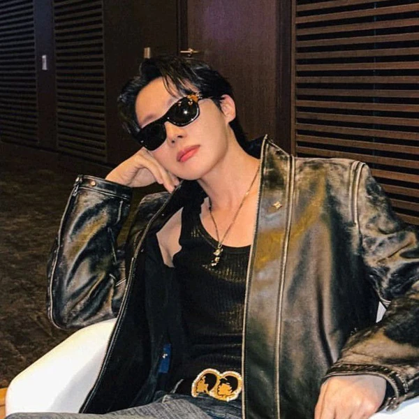 오늘 가장 사랑받은 제이홉 (방탄소년단)의 모습