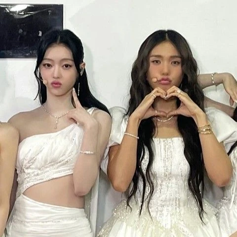 Top Photo Full of OH MY GIRL Love