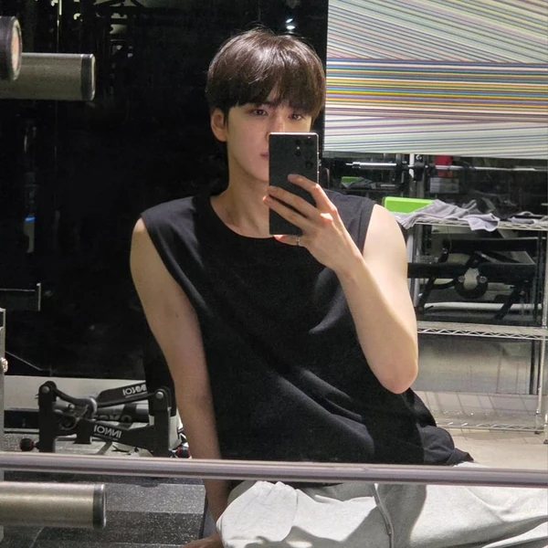 Top Photo Full of Younghoon (THE BOYZ) Love