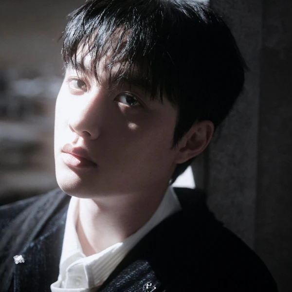 오늘 가장 사랑받은 디오 (EXO)의 모습