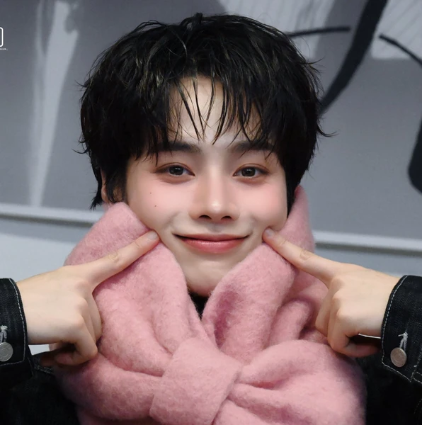 Signature photo of Hanbin (TEMPEST) capturing their charm