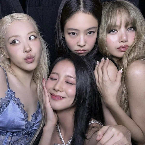 Top Photo Full of BLACKPINK Love