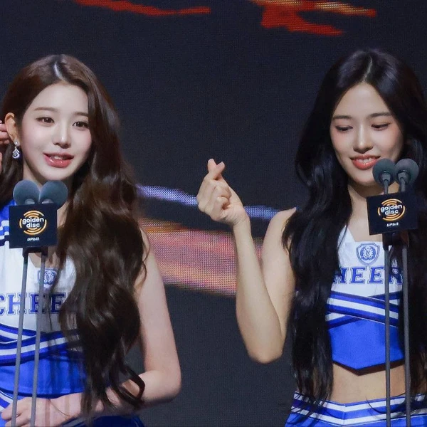 Signature photo of IVE capturing their charm