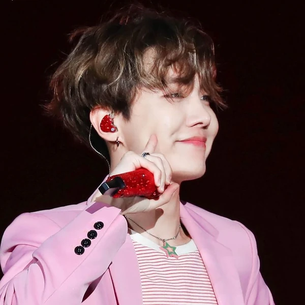 充滿粉絲愛意的J-hope (防彈少年團)人氣照片