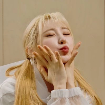 Top Photo Full of Lee Chaeyeon Love