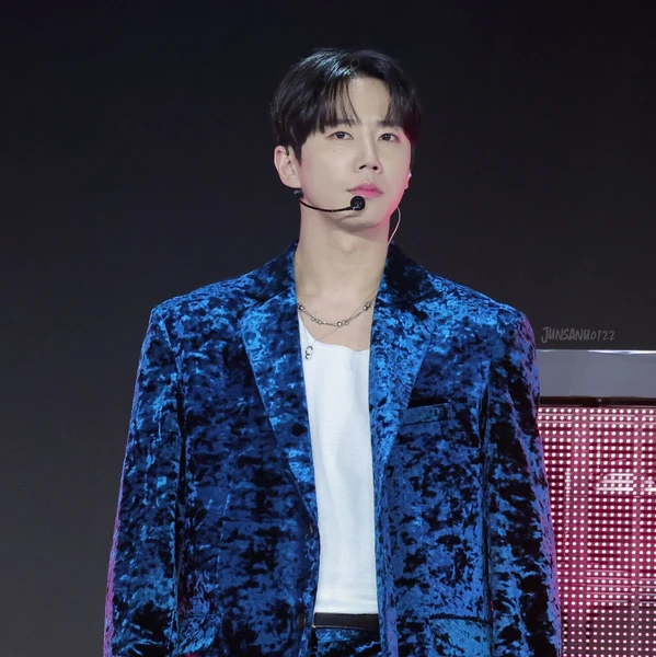 Today's Most Loved Lee Junyoung