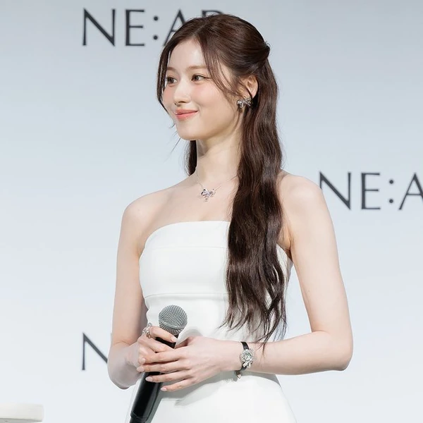 사나 (TWICE) 팬심 가득한 인기 사진