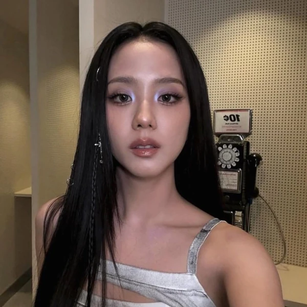 Penampilan Jisoo (BLACKPINK) yang Paling Dicintai Hari Ini