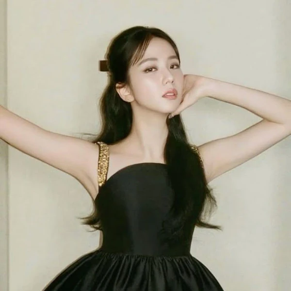 Penampilan Jisoo (BLACKPINK) yang Paling Dicintai Hari Ini