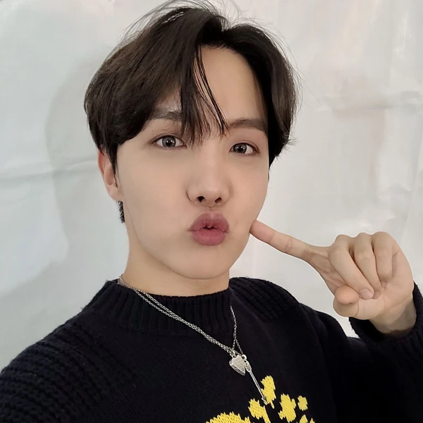 Momen Terbaik j-hope (BTS) Pilihan Penggemar