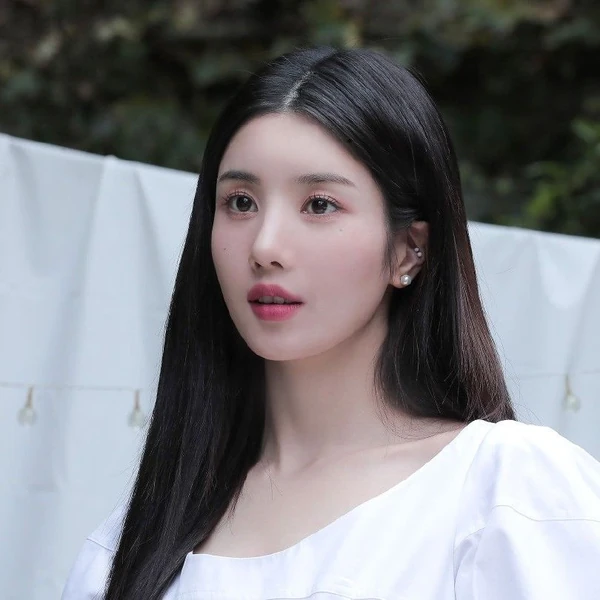 Signature photo of 권은비 capturing their charm