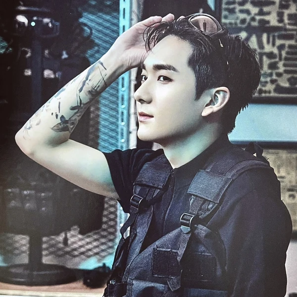 Top Photo Full of Aron Love