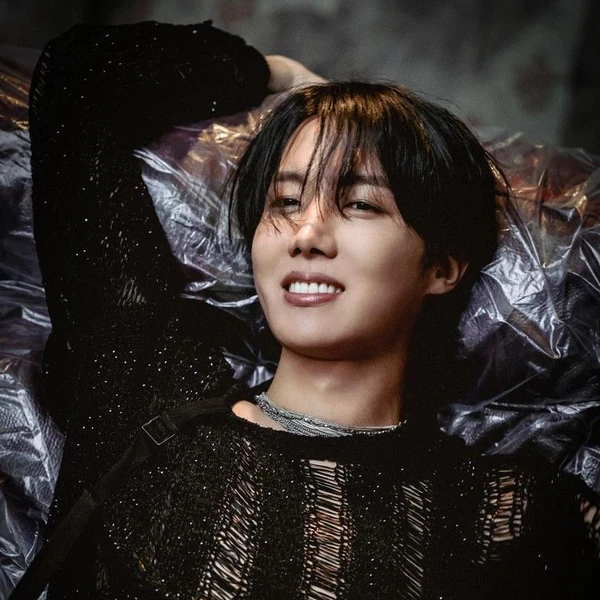Penampilan j-hope (BTS) yang Paling Dicintai Hari Ini