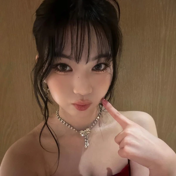 Top Photo Full of ISA (STAYC) Love