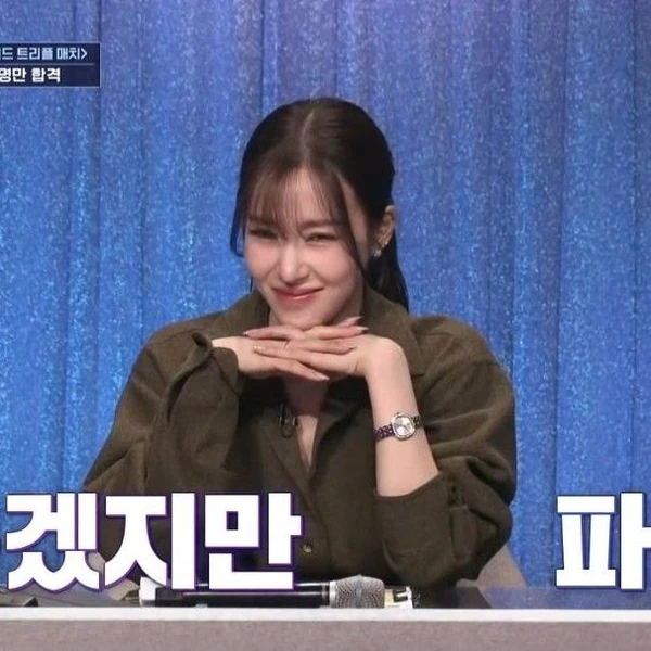 Signature photo of Tiffany Young (Girls' Generation) capturing their charm