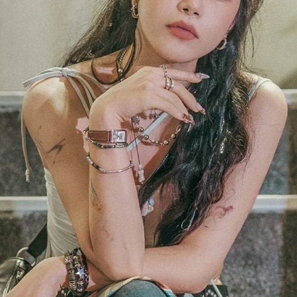 Shining profile picture of Solar (MAMAMOO) on today's Choeaedol