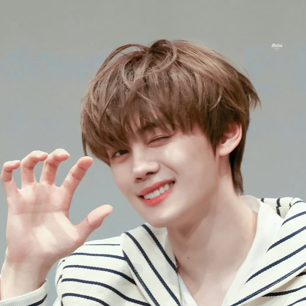 Top Photo Full of Kim Gyuvin (ZEROBASEONE) Love