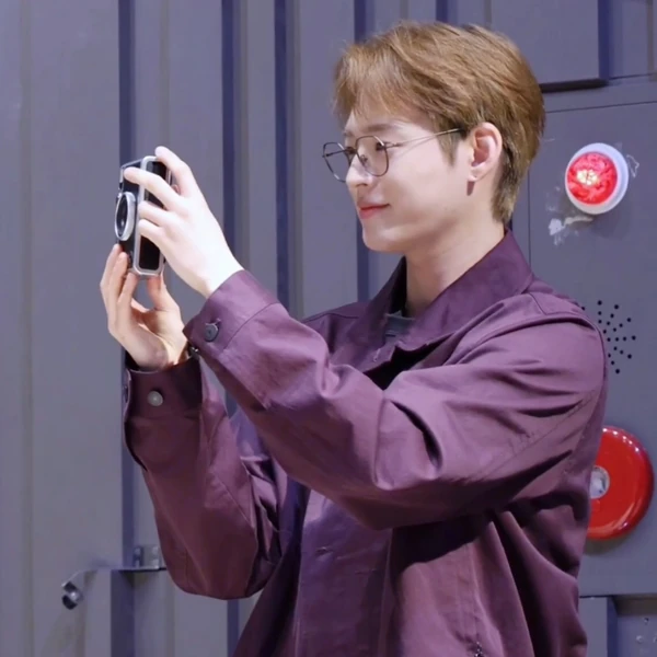 充滿粉絲愛意的曉珍 (ONF)人氣照片