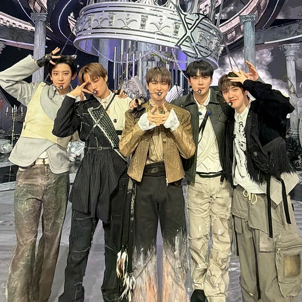 充滿粉絲愛意的燦烈 (EXO)人氣照片