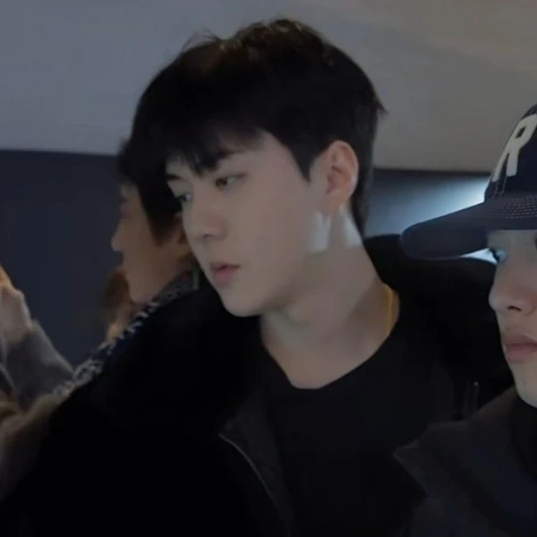 오늘 가장 사랑받은 세훈 (EXO)의 모습