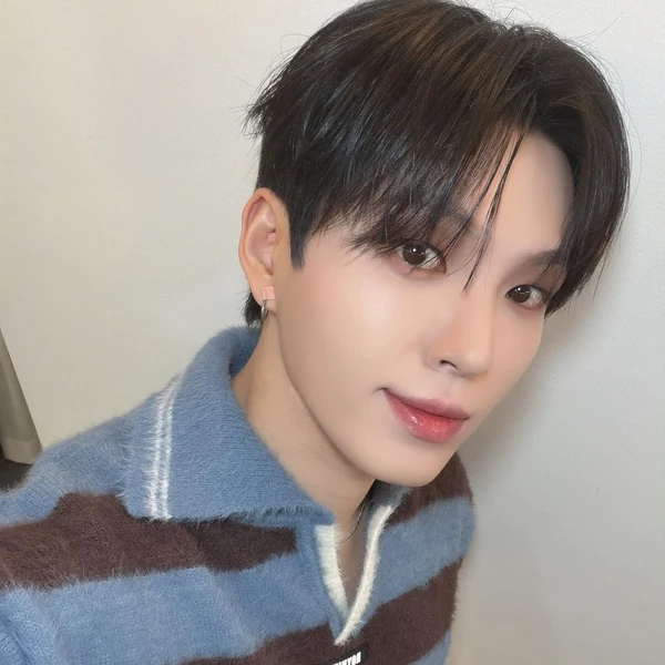 Signature photo of 희찬 (다크비) capturing their charm