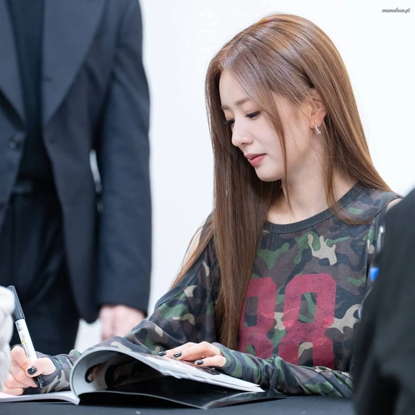 Today's Most Loved Yoon Bomi (Apink)