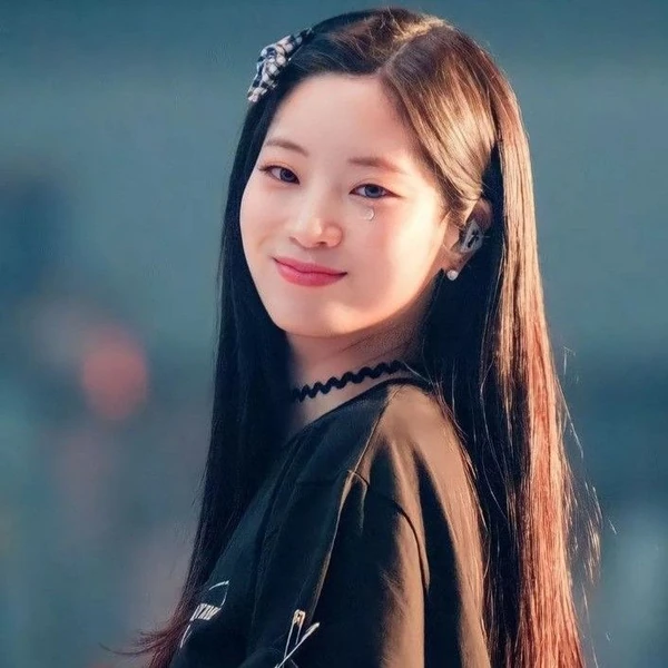 Foto Populer Penuh Cinta untuk Dahyun (TWICE)