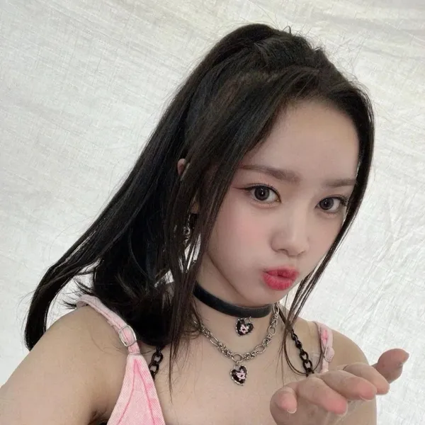 Foto Populer Penuh Cinta untuk Elisia (UNIS)