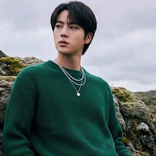 Penampilan Jin (BTS) yang Paling Dicintai Hari Ini