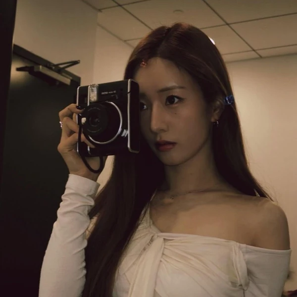 Top Photo Full of Yoon Bomi (Apink) Love