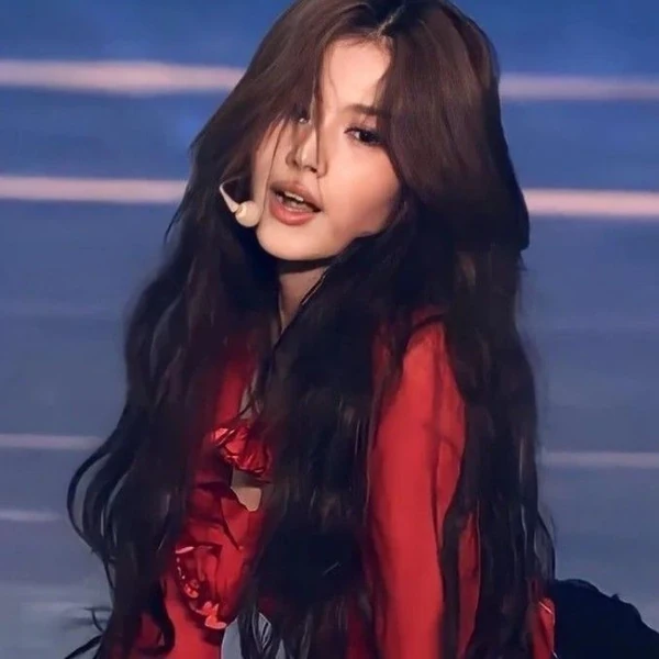 Penampilan Sana (TWICE) yang Paling Dicintai Hari Ini