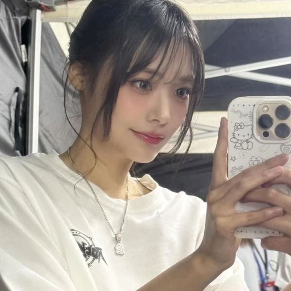 Today's Most Loved Siyeon (QWER)