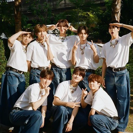 Top Photo Full of 8TURN Love