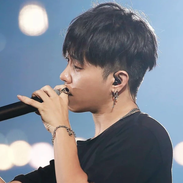 Today's Most Loved Eun Jiwon (SECHSKIES)