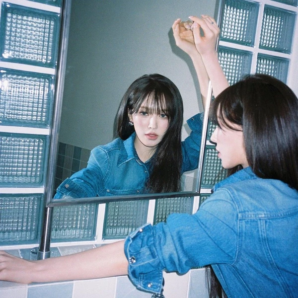 Signature photo of 웬디 (레드벨벳) capturing their charm