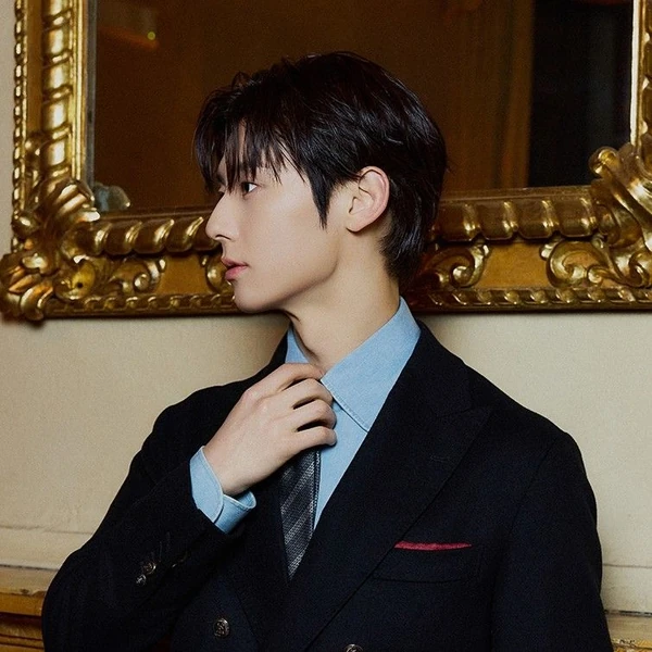 황민현 팬심 가득한 인기 사진