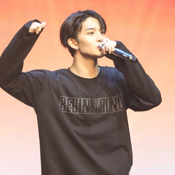 Top Photo Full of Bae Jinyoung Love