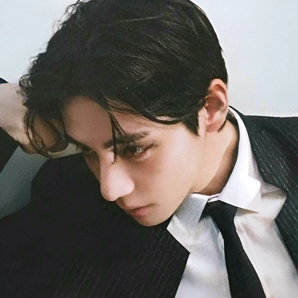 Penampilan V (BTS) yang Paling Dicintai Hari Ini