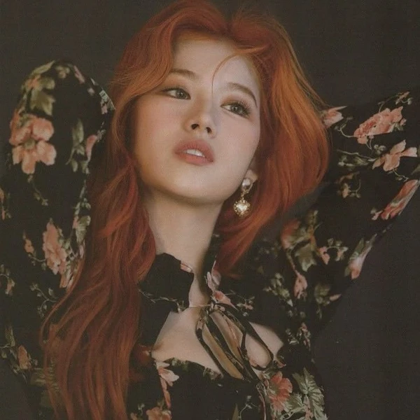 Penampilan Sana (TWICE) yang Paling Dicintai Hari Ini