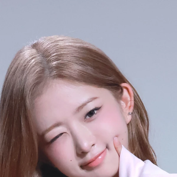 오늘 가장 사랑받은 레이 (IVE)의 모습