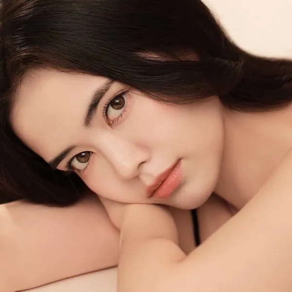 Today's Most Loved Leia (2001)