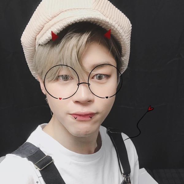 오늘 가장 사랑받은 지민 (방탄소년단)의 모습