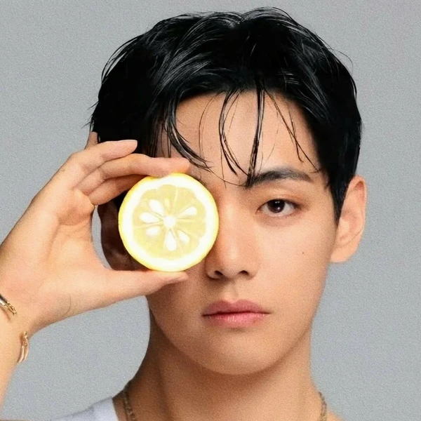 充滿粉絲愛意的V (防彈少年團)人氣照片