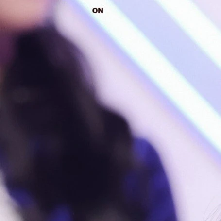 Signature photo of 藝溫 (Hearts2Hearts) capturing their charm