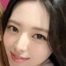 充满粉丝爱意的彩领 (ITZY)人气照片