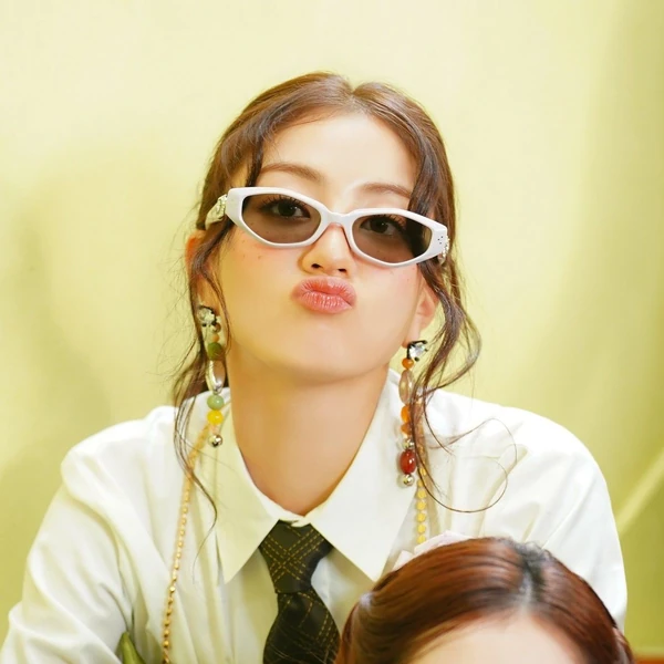 오늘 가장 사랑받은 지효 (TWICE)의 모습