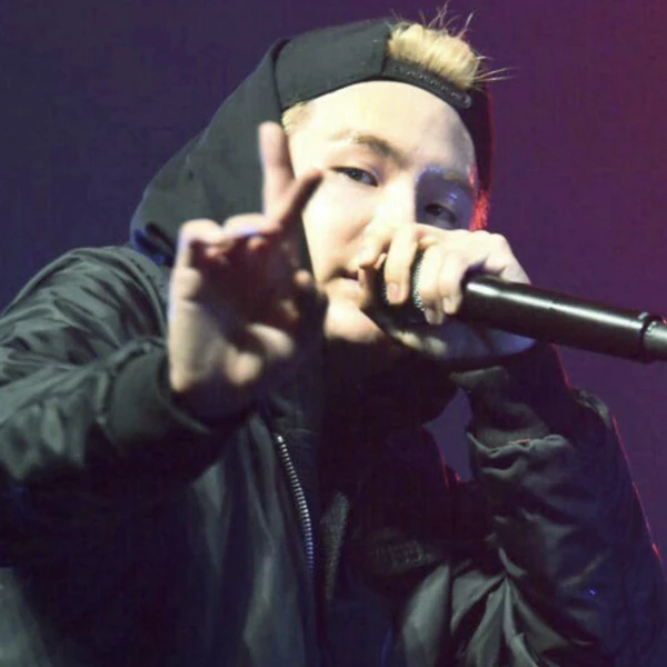 Foto Populer Penuh Cinta untuk SUGA (BTS)