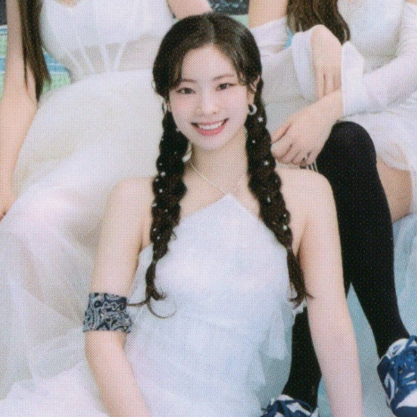 Foto Populer Penuh Cinta untuk Dahyun (TWICE)