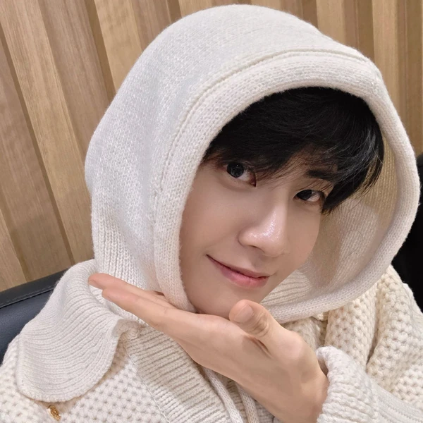 Foto Populer Penuh Cinta untuk Lee Jinhyuk