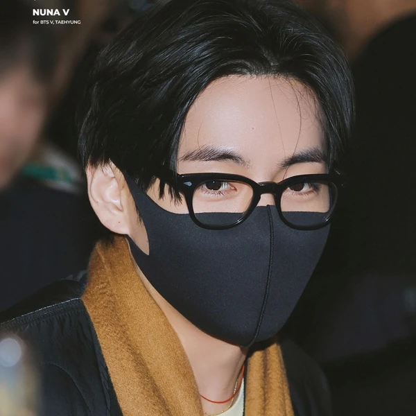 Foto perwakilan V (BTS) yang penuh pesona